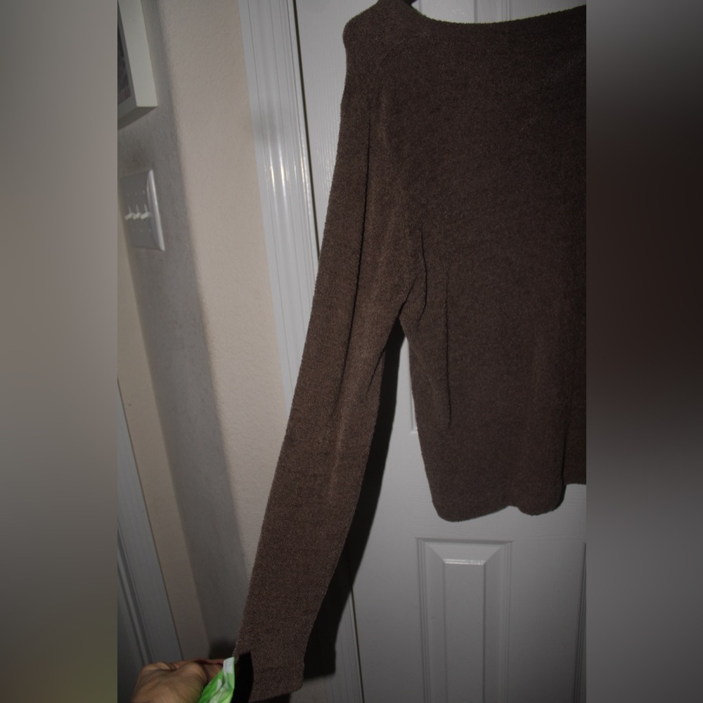 Exofficio Women's Small V-Neck Sweater in Rich Brown Vintage - Picture 5 of 7